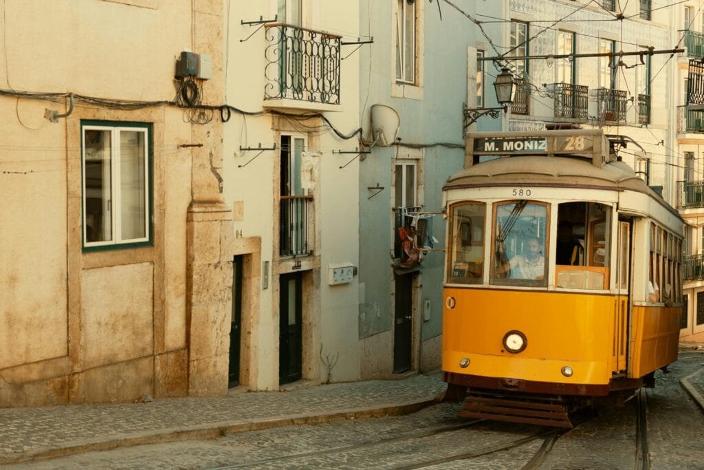 Gele tram Lissabon